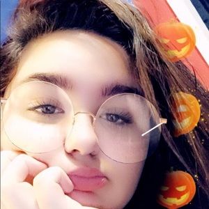 Meet your Posher, Abigail